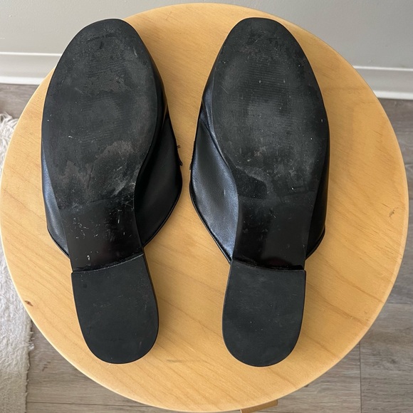 UNIONBAY - BLACK LEATHER BACKLESS FLAT/LOAFER WITH FLORAL PATTERN - Picture 4 of 4